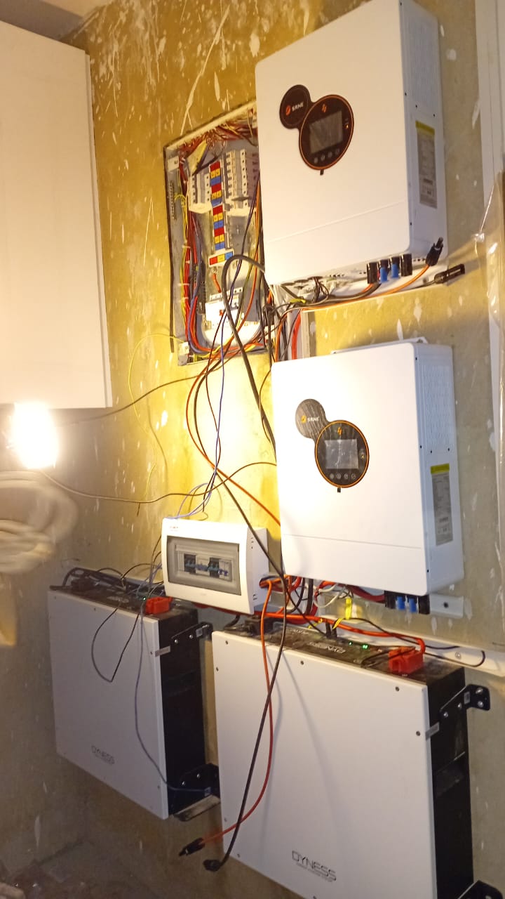 SRNE inverter and Dyness battery storage system installed indoors